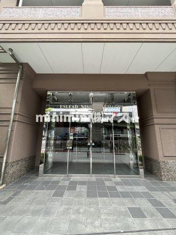 エスリード西本町のエントランス