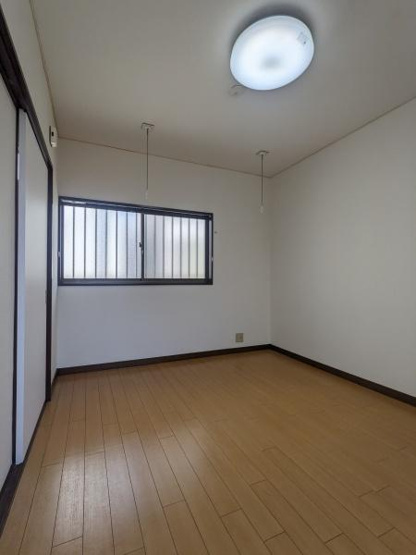 【寝室】 | マリーナコーポ | 収納もあるよ！