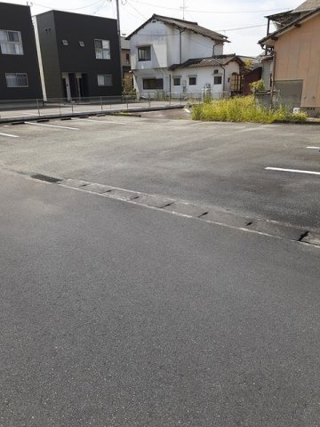 リベラル山下の駐車場|カースペースがあります