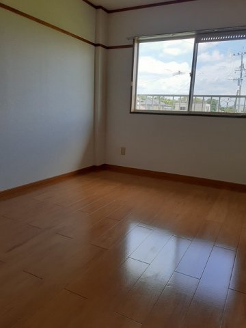 リベラル山下の洋室