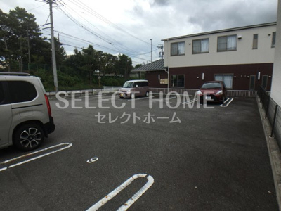 【駐車場】 | シャンパーニュイーストヒルズ | 駐車場に車を止められます
