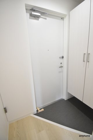 フェリオ江坂　仲介手数料無料の玄関