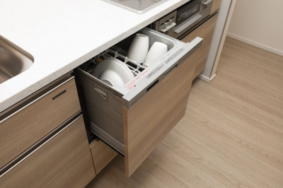 【キッチン】 | 杜の街グレース 岡山ザ・タワー | 食器洗い乾燥機
高温のターボ噴射によるパワフル除菌洗浄と除菌乾燥のW除菌。静音タイプ。