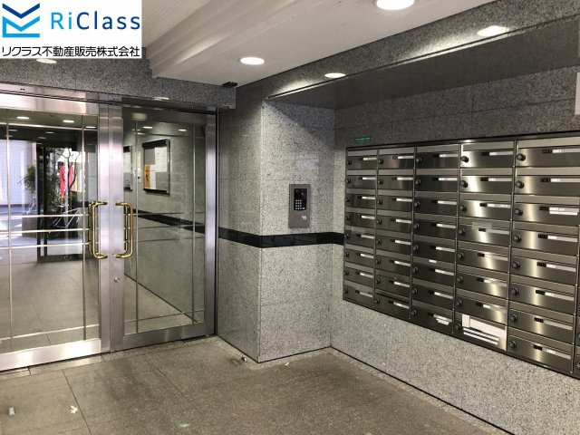 ワコーレアプローズ春日野のエントランス|落ち着いたエントランスです