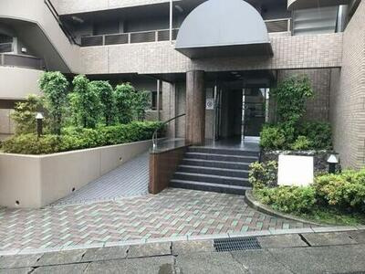 富士見台パークハイツ弐番館〈仲介手数料無料〉のエントランス|リノベーション済み。
保証付きマンションです。
千種区の不動産売買の事ならマックスバリュで住まい相談エムワイホームにお任せください。