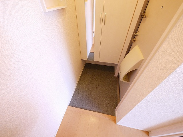 ヴェルドミール（杉本町）の玄関|収納もある玄関です