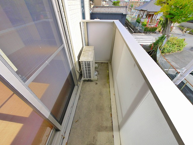 ヴェルドミール（杉本町）のバルコニー|外からの目が気にならないバルコニーで洗濯物が干せます