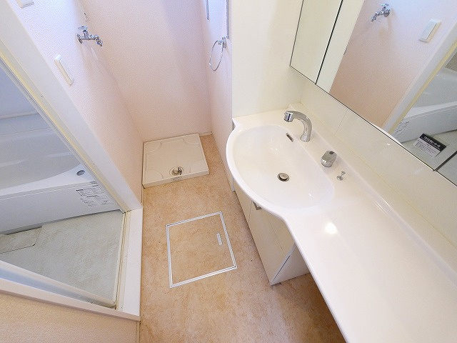 ヴェルドミール（杉本町）の洗面所|ゆったりとスペースのある洗面所