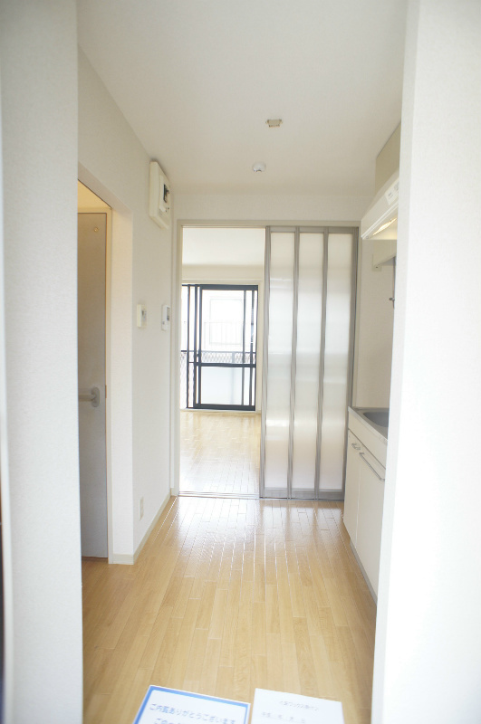 グレイス・パレス本八幡の玄関