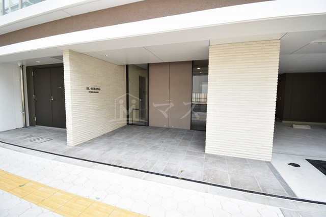 エル・セレーノ天満橋のエントランス