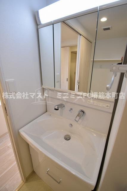 スプランディッド安土町の洗面所|※奇数階は床・建具とブラウン系です。