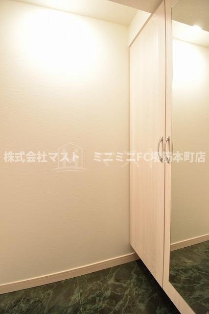 スプランディッド安土町の玄関|※奇数階は床・建具とブラウン系です。