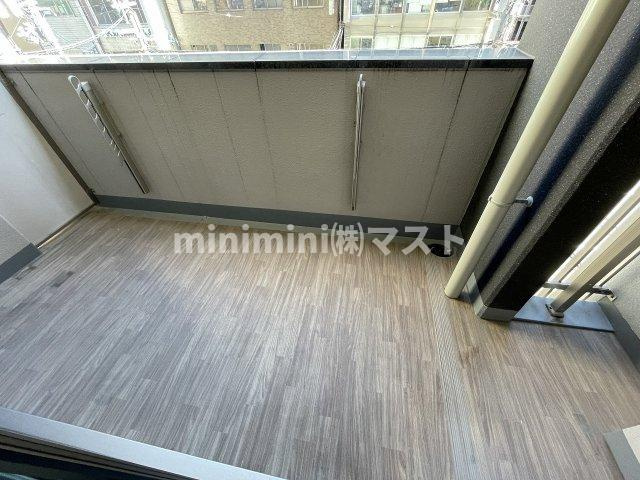 プレサンスロジェ堺筋本町のバルコニー