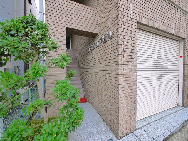 STスクエアビルのエントランス|建物の内部です