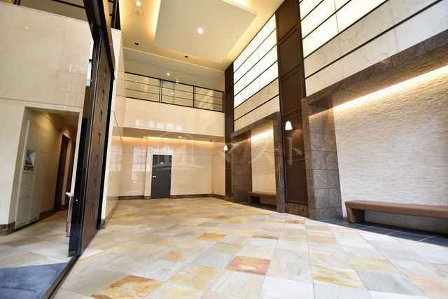 カスタリア堺筋本町のロビー