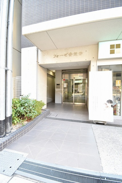フォーゼ安堂寺のエントランス