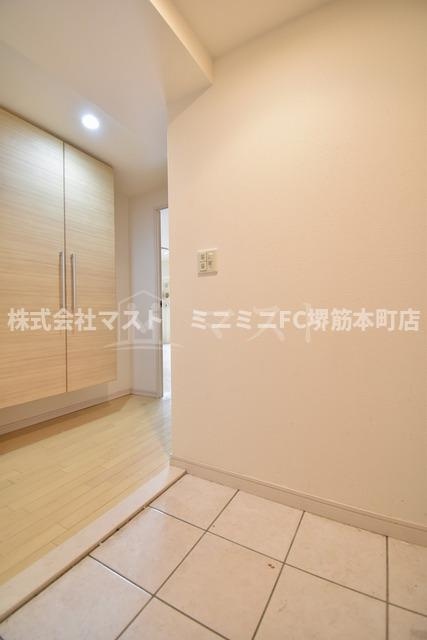 エンゼルシティフラッツ心斎橋北の玄関