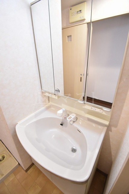 ウィング瓦町の洗面所