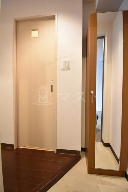 ウィング瓦町の玄関