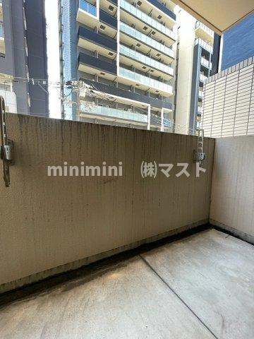 レジェンドール堺筋本町のバルコニー