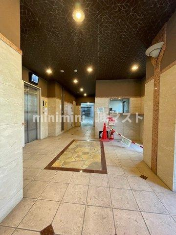 レジェンドール堺筋本町のロビー