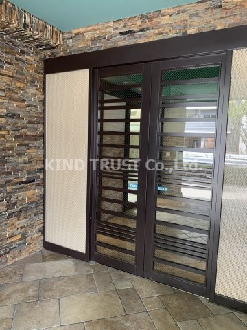 JYUME神山のエントランス|落ち着いたエントランスです