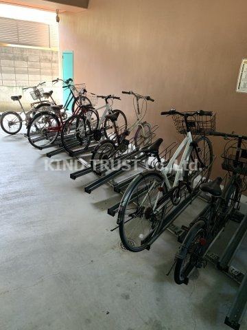 JYUME神山のその他共用部分|屋根付き駐輪場です