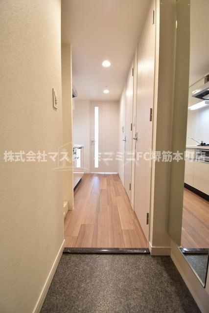 プレサンス谷町九丁目ディセオの玄関