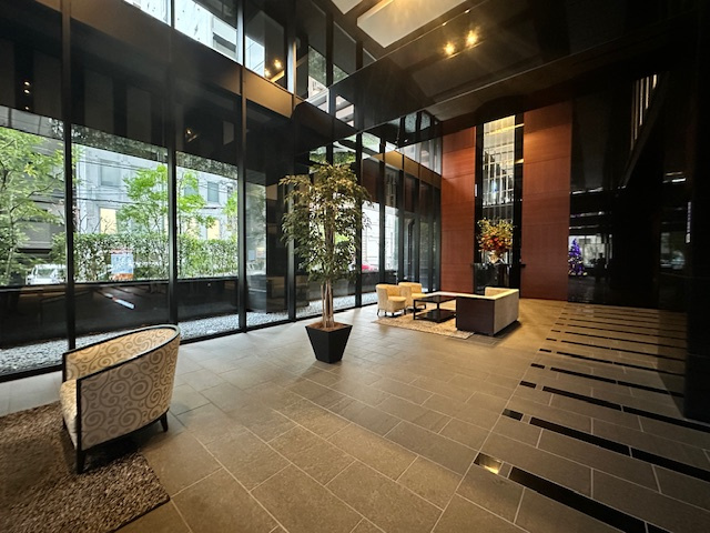 プレサンスレジェンド堺筋本町タワーのロビー