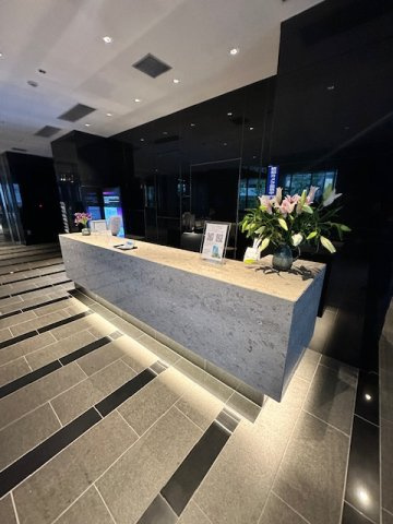 プレサンスレジェンド堺筋本町タワーのロビー