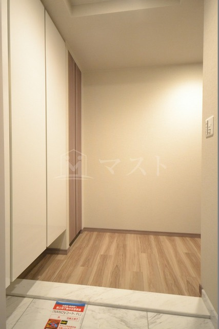 プレサンスレジェンド堺筋本町タワーの玄関