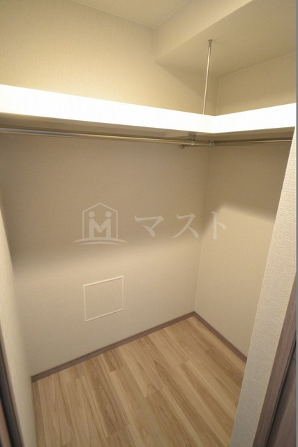 プレサンスレジェンド堺筋本町タワーの収納