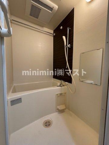 シャトーアスティナ高麗橋の浴室