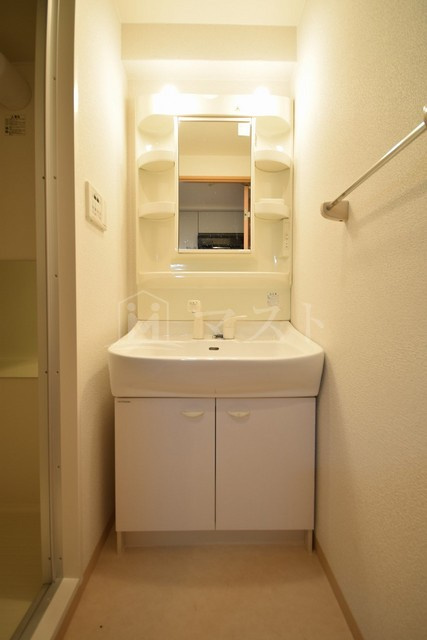 ONE ROOF FLAT TENJINBASHIの洗面所