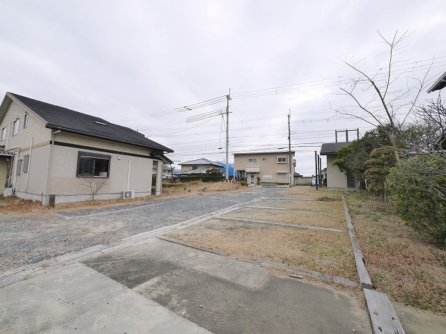 登美ヶ丘二丁目店舗の駐車場|カースペースがあります