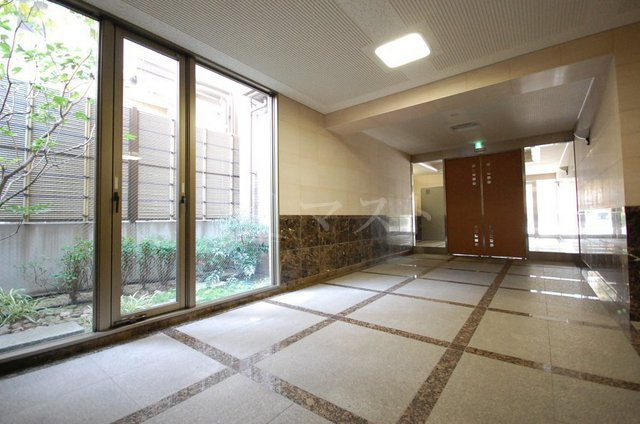 コーシン本町橋のロビー