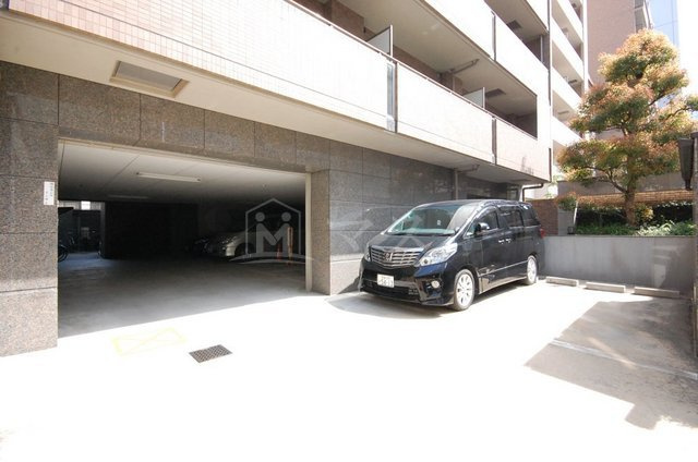 コーシン本町橋の駐車場