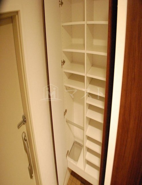 エルヴェ東天満の玄関