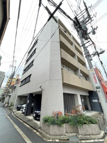 ファミリアーレ