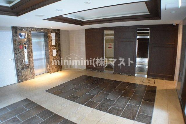 プレサンス松屋町駅前のロビー