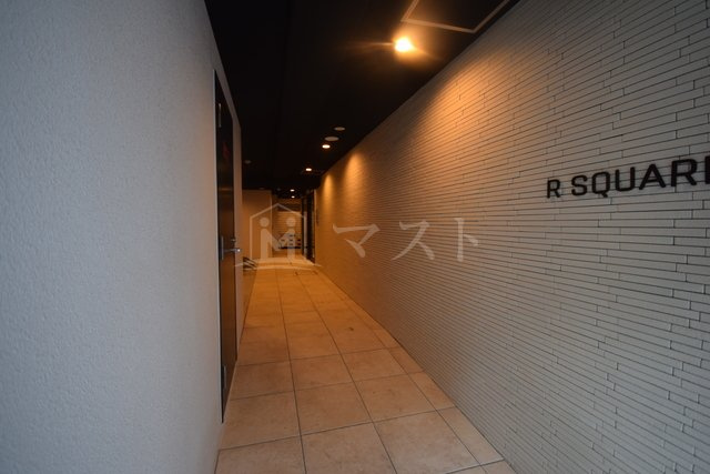 R SQUARE　東天満のエントランス