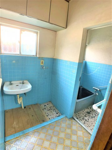 港本町貸家の洗面所