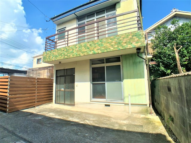 港本町貸家のエントランス