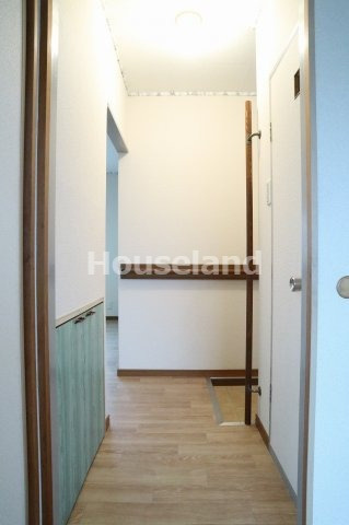 プレジール鳴神の玄関