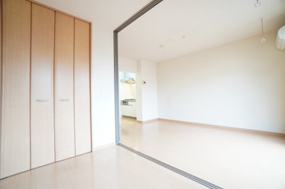 【寝室】 | ヴェルドミールⅡ | ※同物件・反転タイプの写真です。