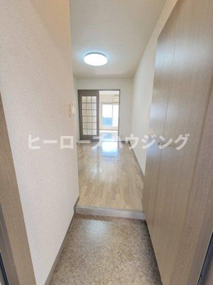 【玄関】 | ローレル参番館