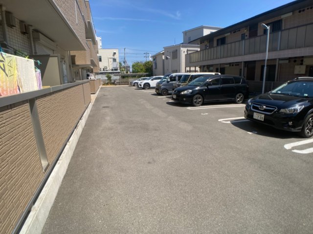 ソレイユ八尾の駐車場