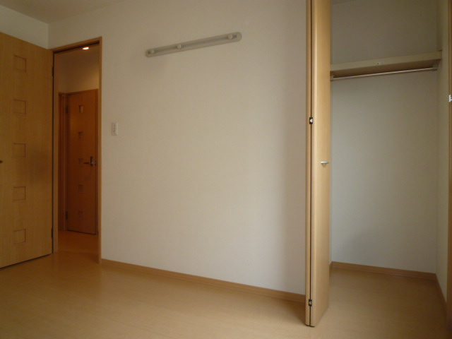 ファミリータウンツートムＥの寝室|洋室