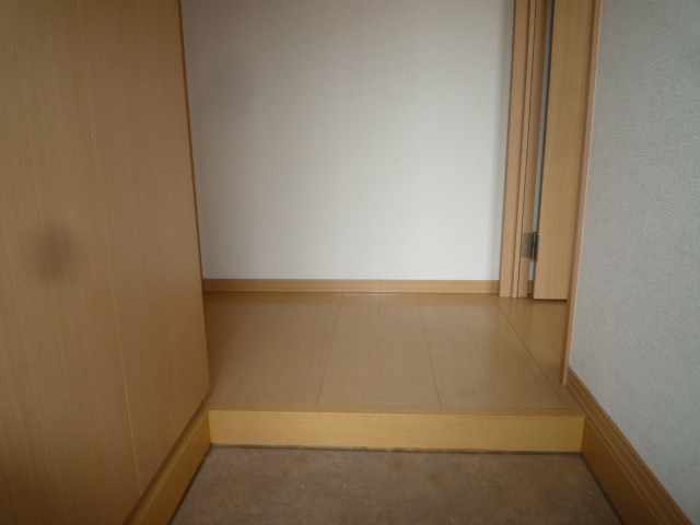 ファミリータウンツートムＥの玄関