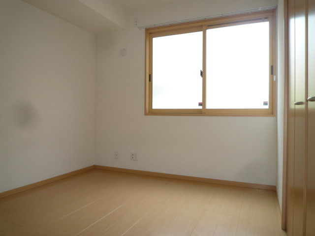 ファミリータウンツートムＥの洋室